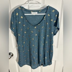 💙 3/20$ Blue with gold seashell detail T-shirt